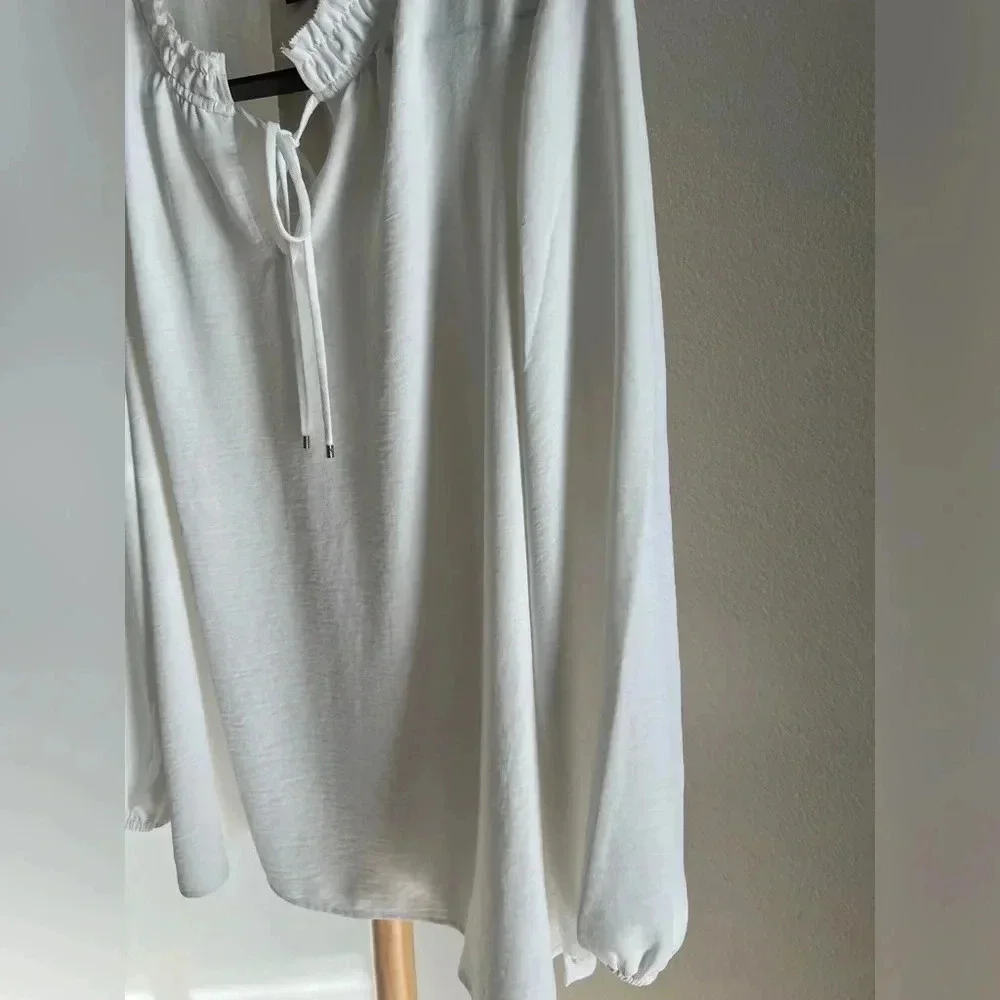 Tommy Hilfiger top, created a solid-color style that's wearable. Size X-large - Picture 5 of 13